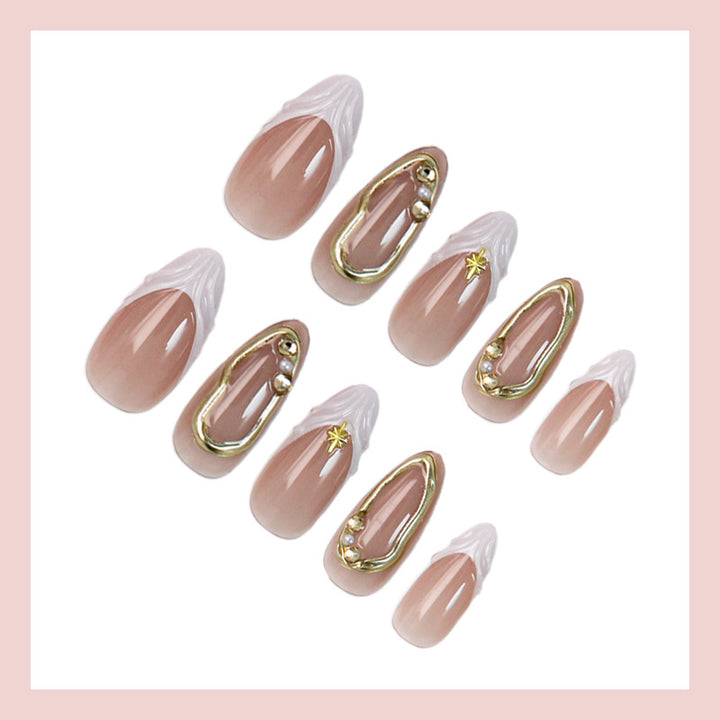 Kunstnagelset mit eleganten Blumendesigns und glamourösen Akzenten Karnz