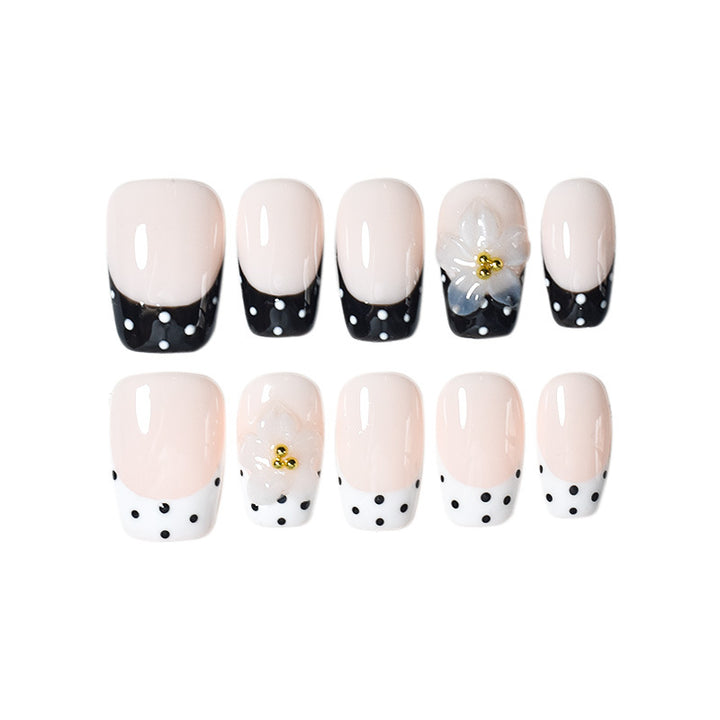 Elegante florale Press-On-Nagelkunst-Set Karnz