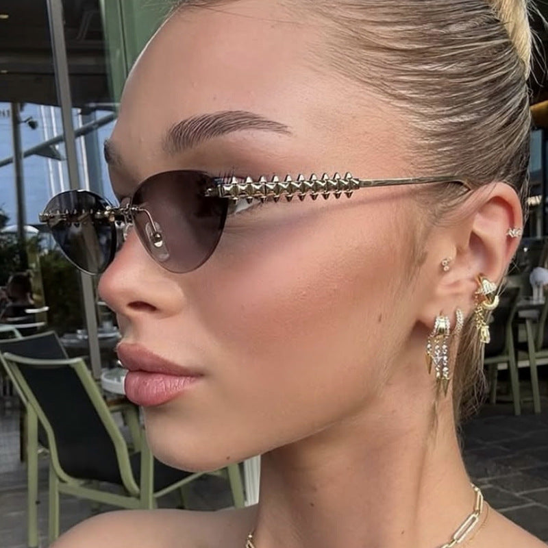 Damen Sonnenbrille im modernen, geometrischen Design mit stylishem Metallrahmen und UV-Schutz Karnz