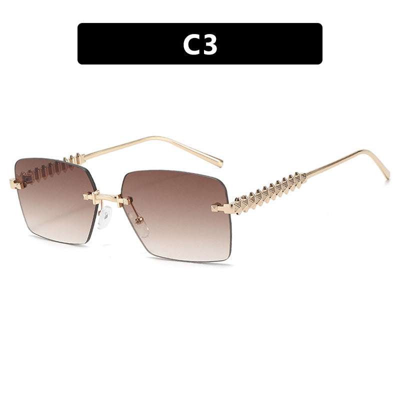 Damen modische Sonnenbrille mit einzigartigem und verzierendem Rahmen Karnz