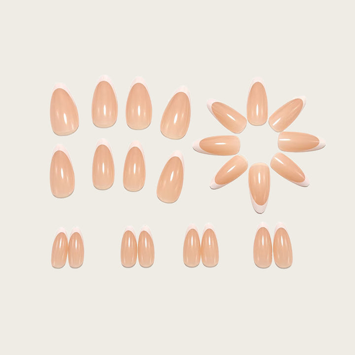 Kunstnägel mit Modischem French-Tip Design Karnz