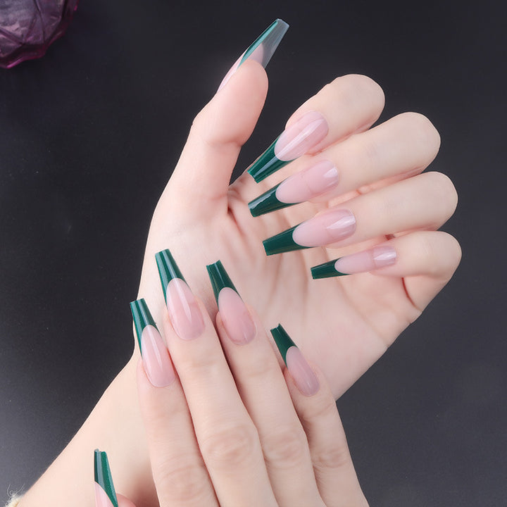 Elegantes Stiletto-Press-On-Nagelset mit zweifarbigen Design Karnz