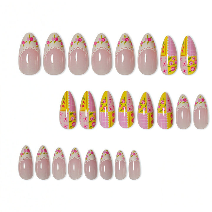 Dekorative florale Press-On-Nagelkunst Karnz