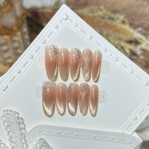 Glamouröses Stiletto Press-On Nail Set mit Strassakzenten Karnz