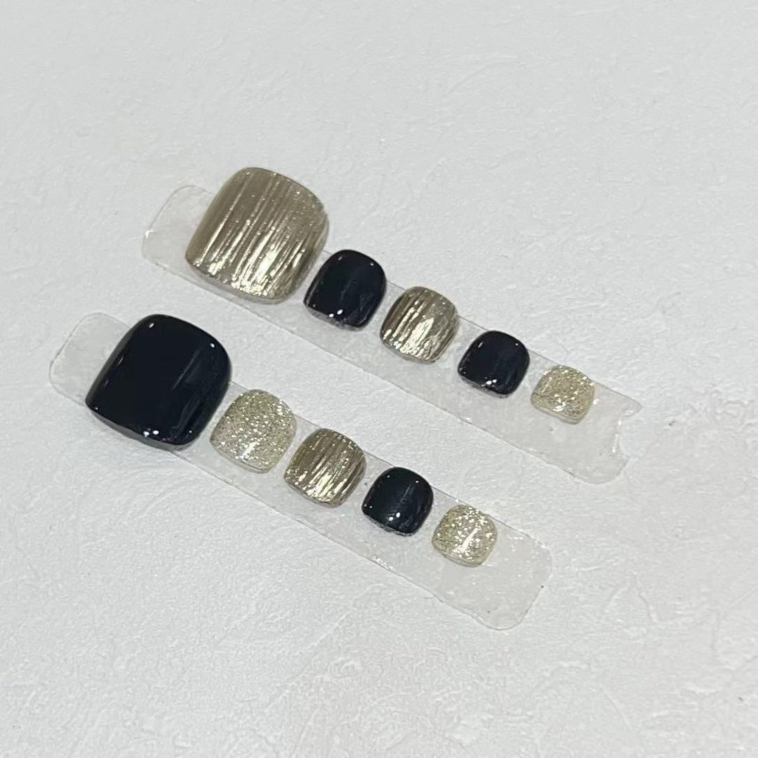 Press-On Nagelkunstset mit eleganten metallischen und Glitzerelementen Karnz