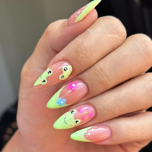 Kunstnagelset mit kreativen Froschmotiven und verspielten Akzenten Karnz