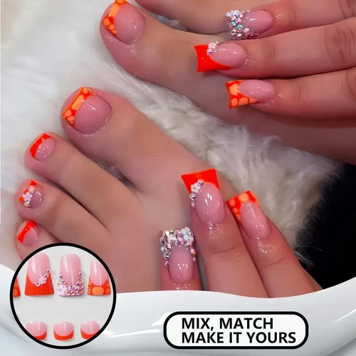 Dekoratives Press-On-Nagelset mit lebhaften Formen und Edelsteinen Karnz