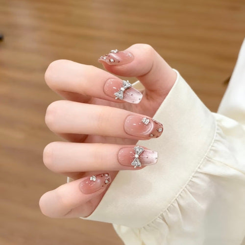 Dekoratives Strass-Bow Press-On Nagelset Karnz