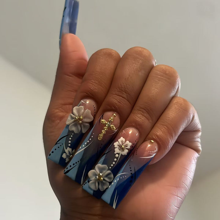 Künstlerische Nagelkunst Karnz