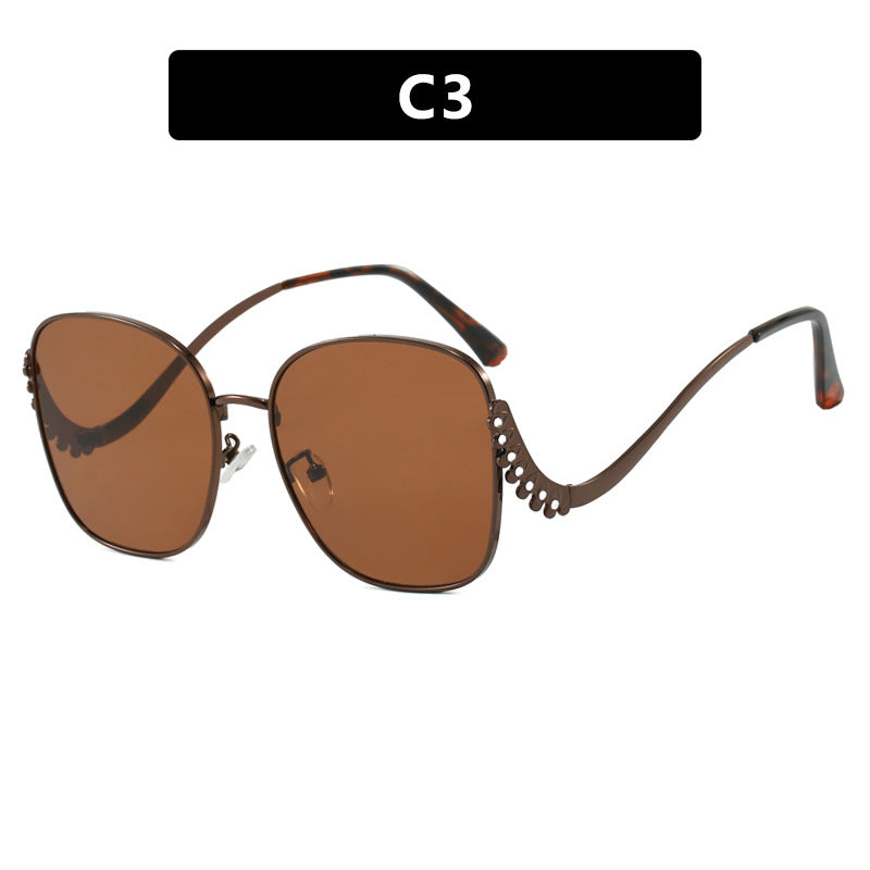 Damen auffällige Sonnenbrille mit funkelnden Applikationen Karnz