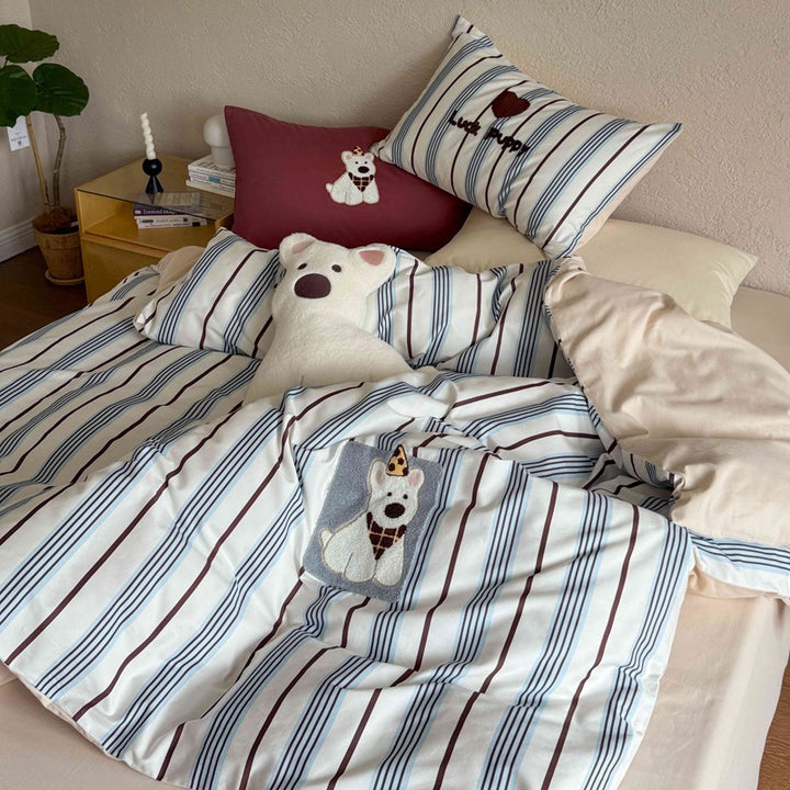 Gestreiftes Bettbezug-Set mit gesticktem Welpen-Applikation und passenden Kissenbezügen