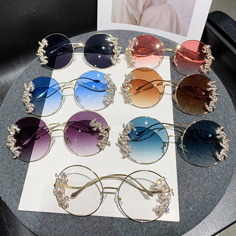 Damen Fashion-Sonnenbrille mit extravagantem Design und funkelnden Akzenten Karnz