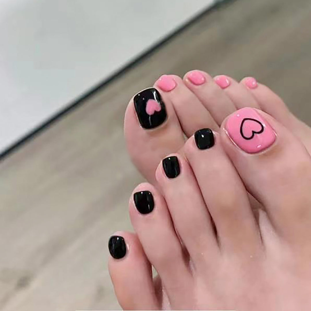 Liebe-inspirierte Pediküre Nagelkunst