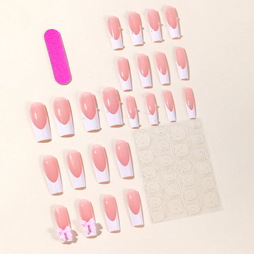 Dekoratives 3D Nagelkunstdesign Karnz
