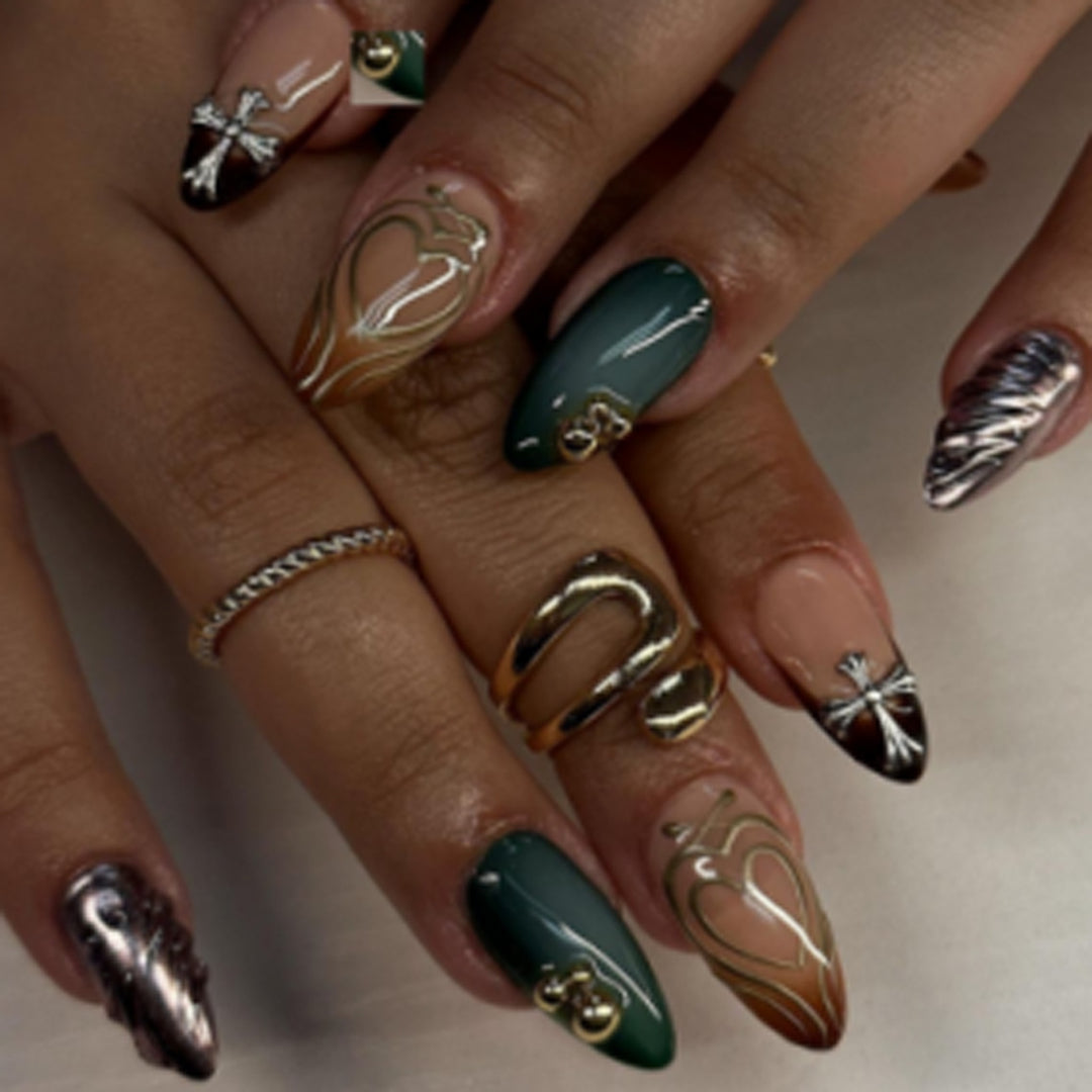 Kunstvolle und elegante Nagelverzierung Karnz