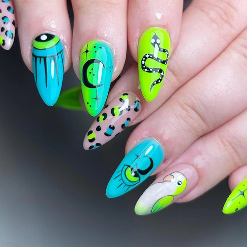 Kunstnagelset mit verspielten Tiermotiven und auffälligen 3D-Designs Karnz