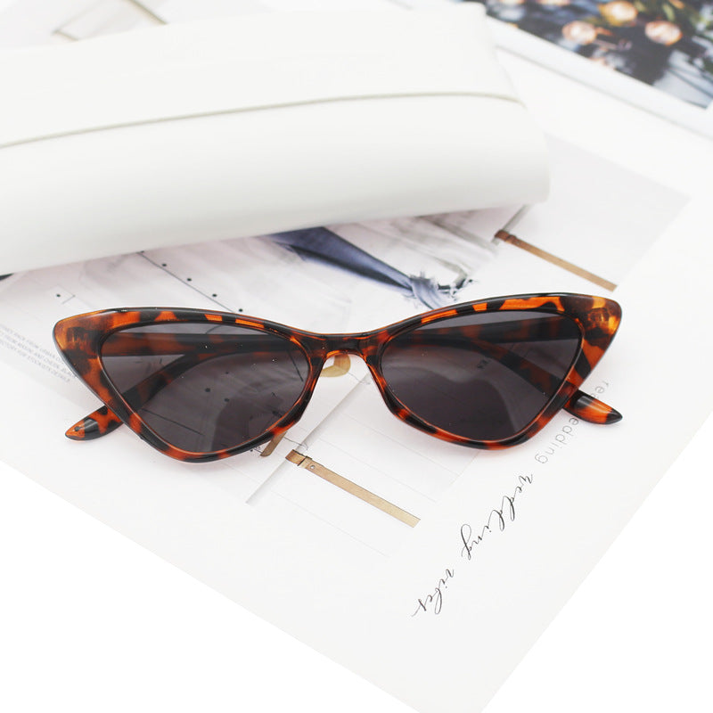 Damen Cat-Eye Sonnenbrille mit sorgfältig gestaltetem Rahmen Karnz