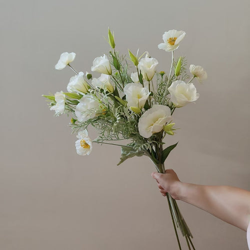 Lebensechter floraler Mittelstück-Strauß