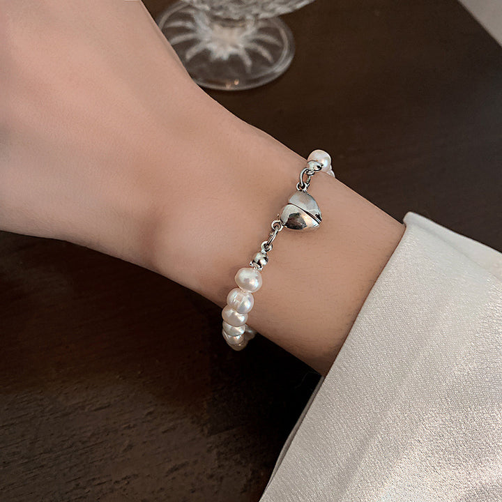 Elegantes Silberperlenarmband mit Herzdetails Karnz