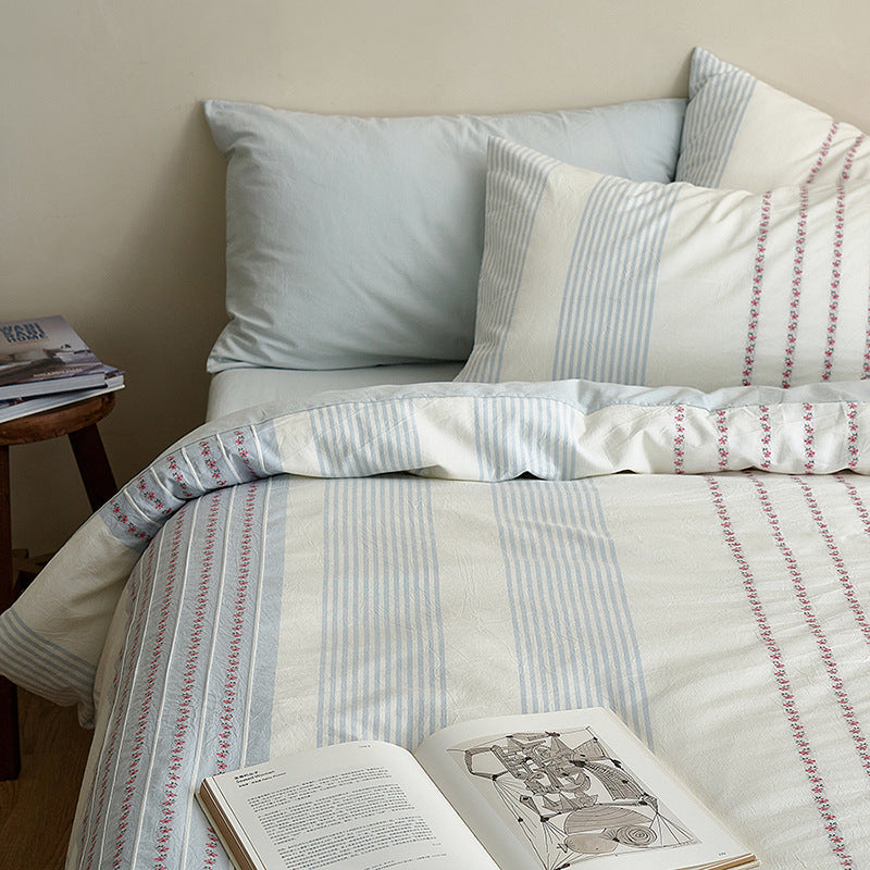 Baumwoll-Bettwäsche-Set mit bestickten Streifen und feiner Percale-Qualität