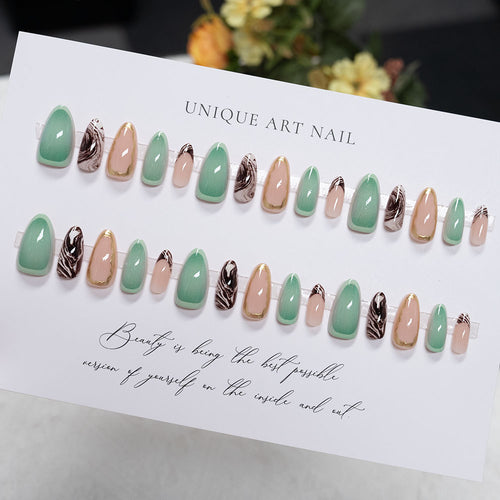 Künstlerische Lange-Stiletto-Nagelverlängerungen