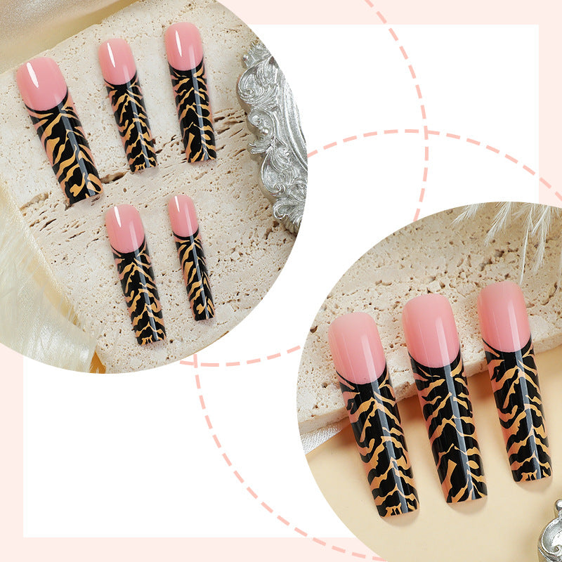 Kreatives Kunstnagelset mit stilvollem Tiermuster Karnz