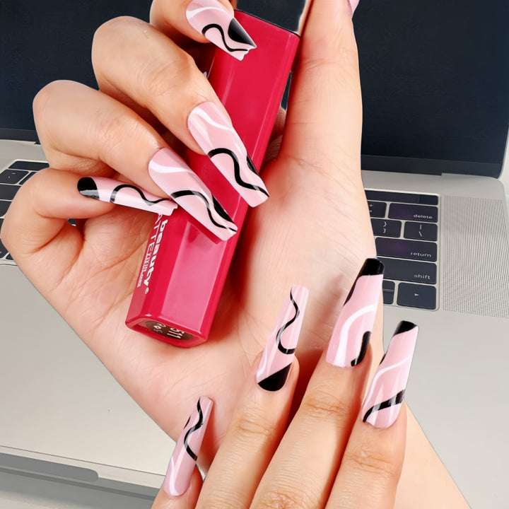 Kreatives Nageldesign Karnz