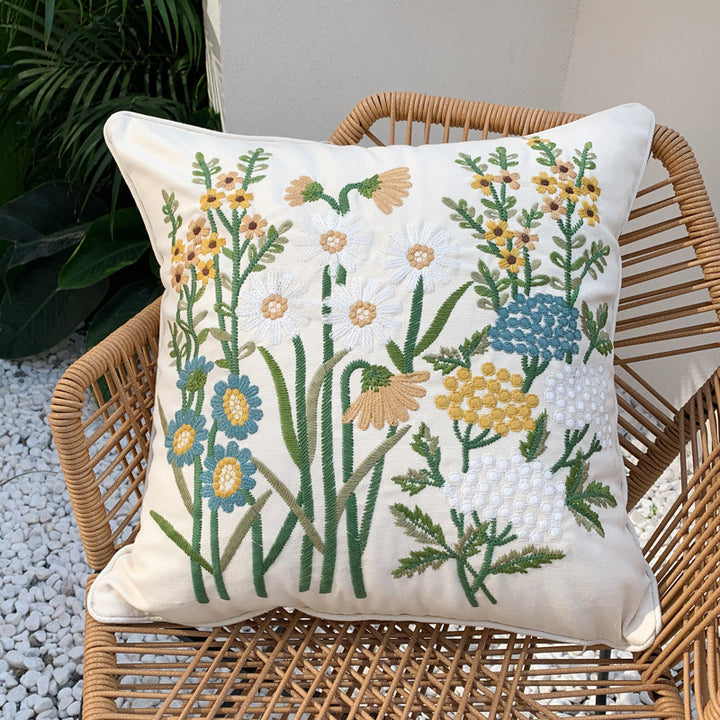 Quadratischer Kissenbezug mit handgesticktem Wildblumen‑Relief, Leinen‑Baumwollmix und verdecktem Reißverschluss Karnz