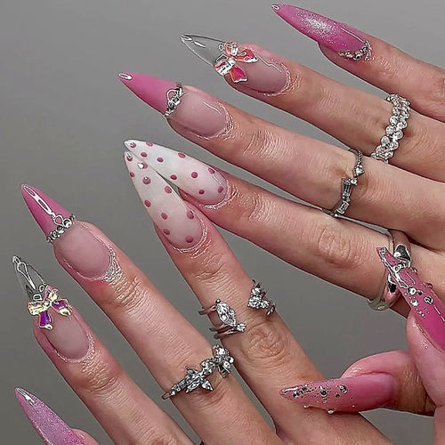 Dekoratives Press-On Nagelkunstset mit Glitzer und Strassakzenten Karnz