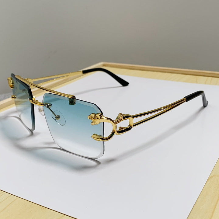Damen Brille mit extravagantem Rahmen und luxuriösen Akzenten Karnz