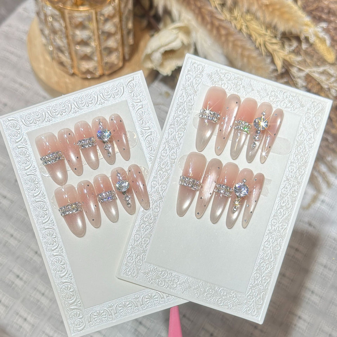 Premium mit Strass verzierten Stiletto Press-On Nägel Karnz