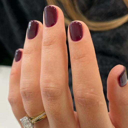 Glamouröse Nagelkunst mit Hochglanz-Finish Karnz
