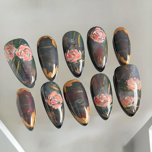 Kunstnägel mit romantischen Rosenmotiven und elegantem Goldrand Karnz