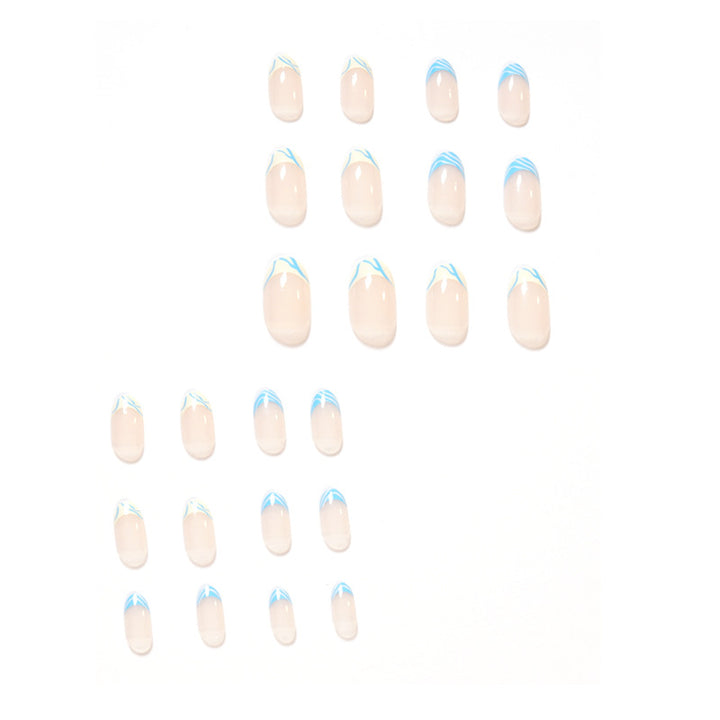 Kreative Nagelkunst mit Farbverlauf und geometrischen Akzenten Karnz