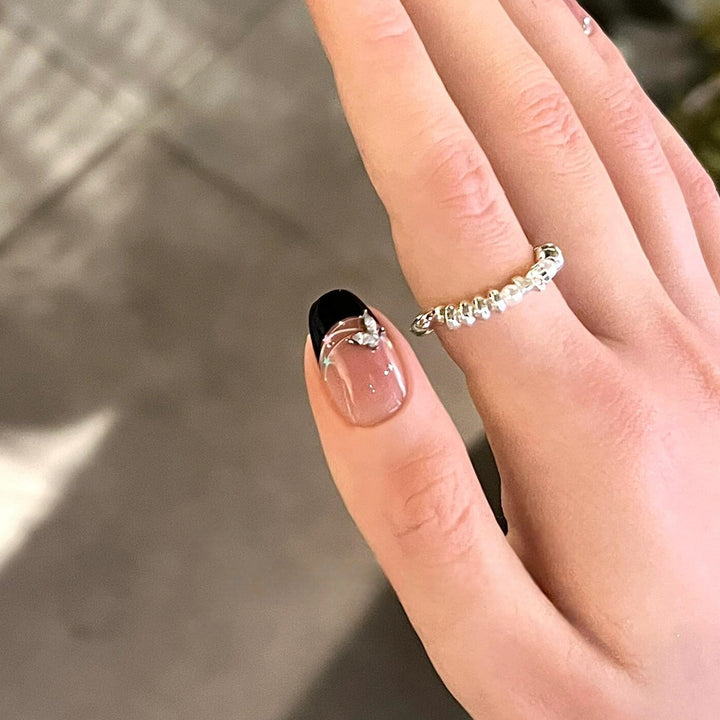 Dekorative Nagelkunst Karnz