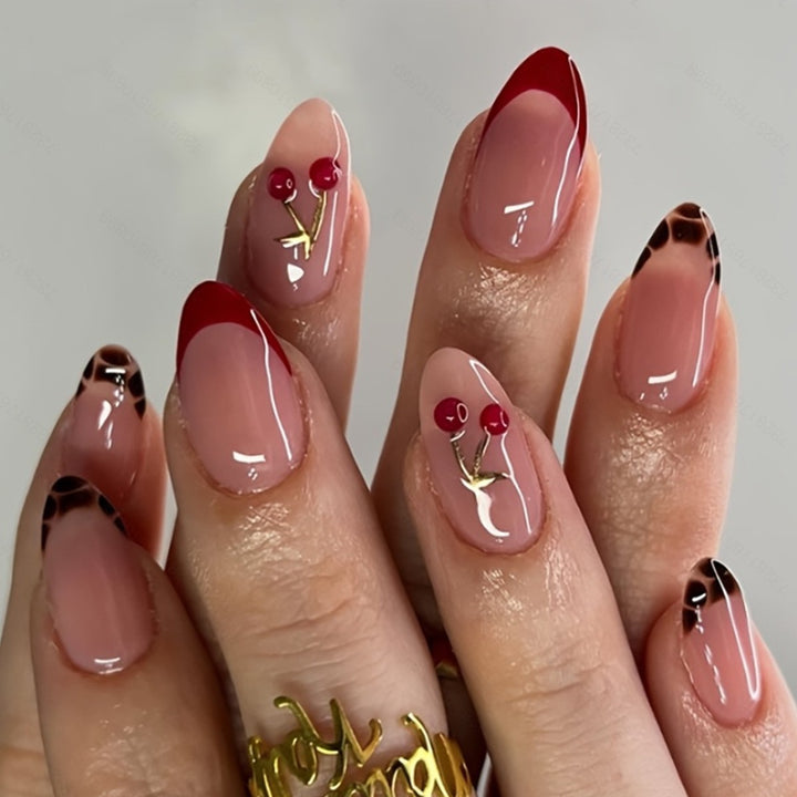Trendiges French Tip Nagelkunstset Karnz