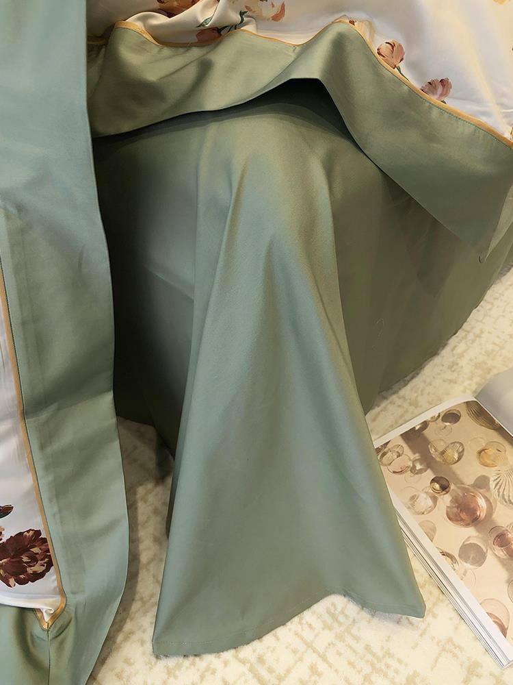 Premium-Satin-Bettbezug-Set mit zartem Aquarell-Blütenprint und eleganter Volantkante