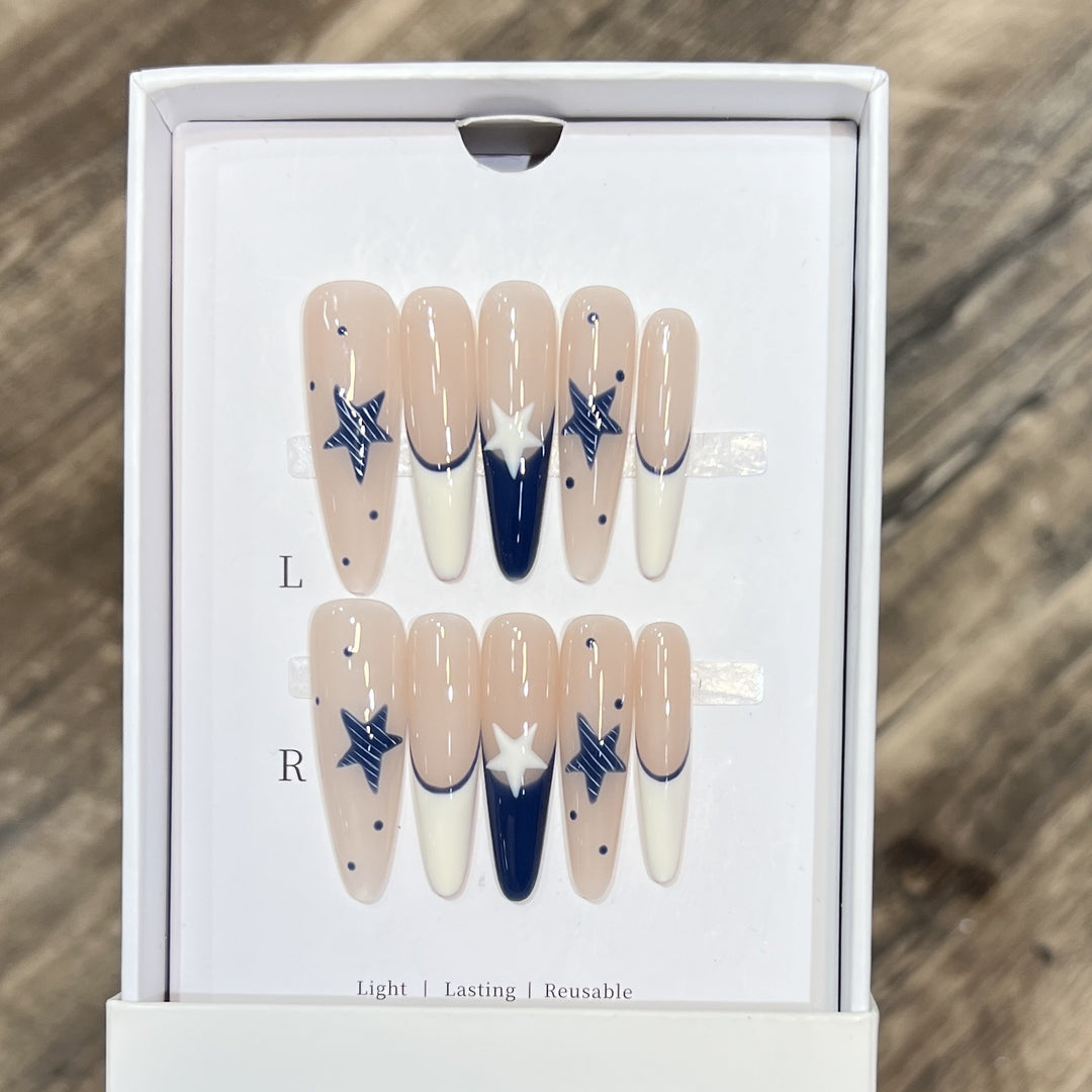 Künstlerisches Stiletto Druck-Nagelset mit himmlischem Design Karnz