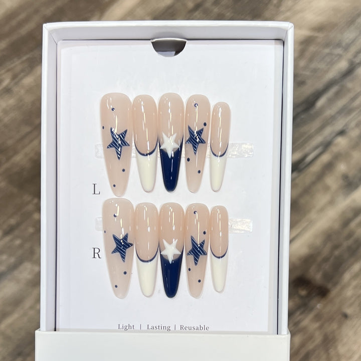 Künstlerisches Stiletto Druck-Nagelset mit himmlischem Design Karnz