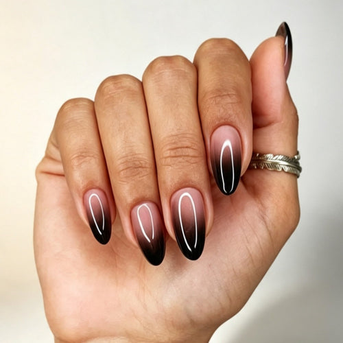 Kunstnägel mit Elegantem Ombre-Design und Filigranem Rand Karnz