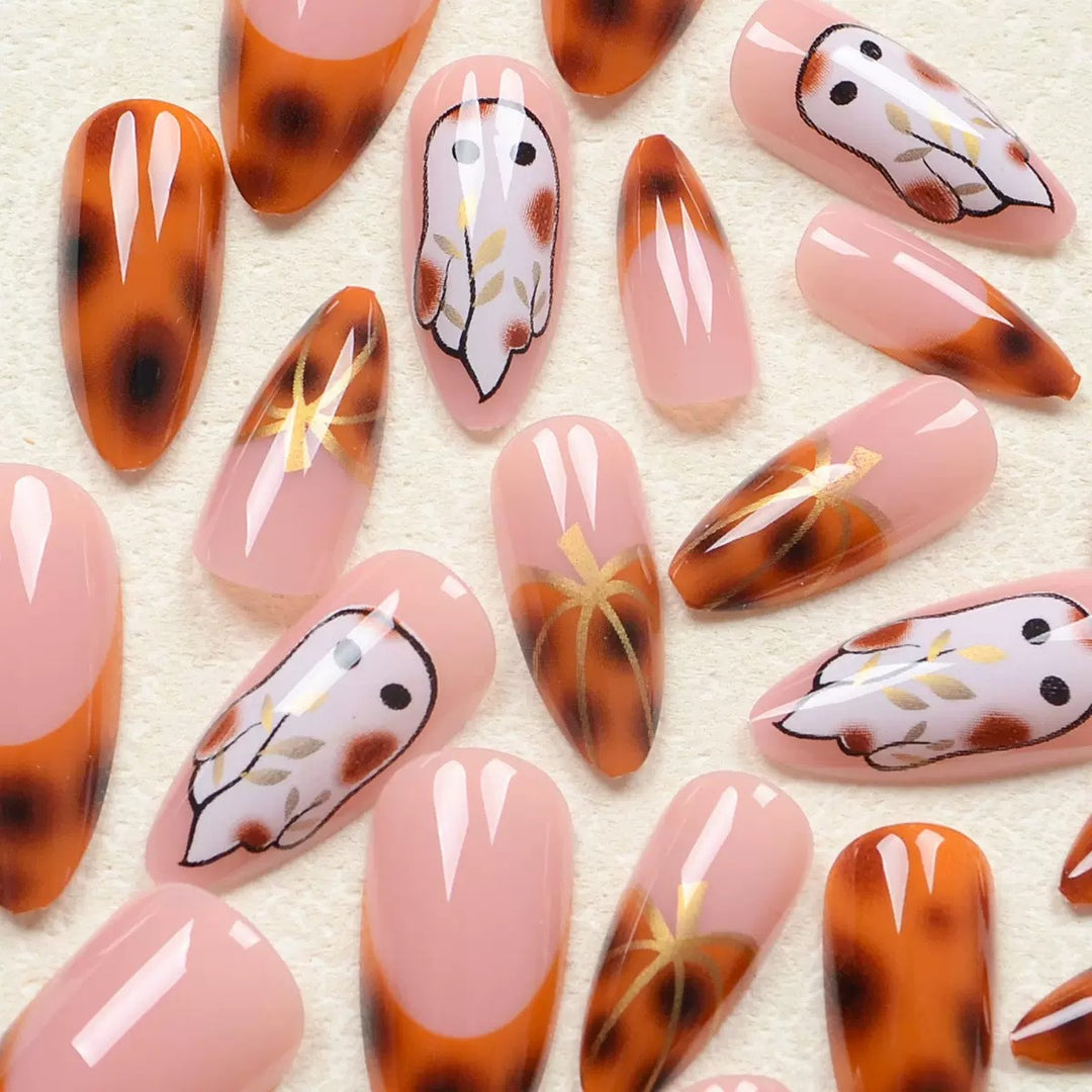 Kunstnagelset mit eleganten Eulenmotiven und animalischen Akzenten Karnz
