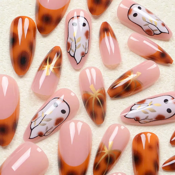 Kunstnagelset mit eleganten Eulenmotiven und animalischen Akzenten Karnz