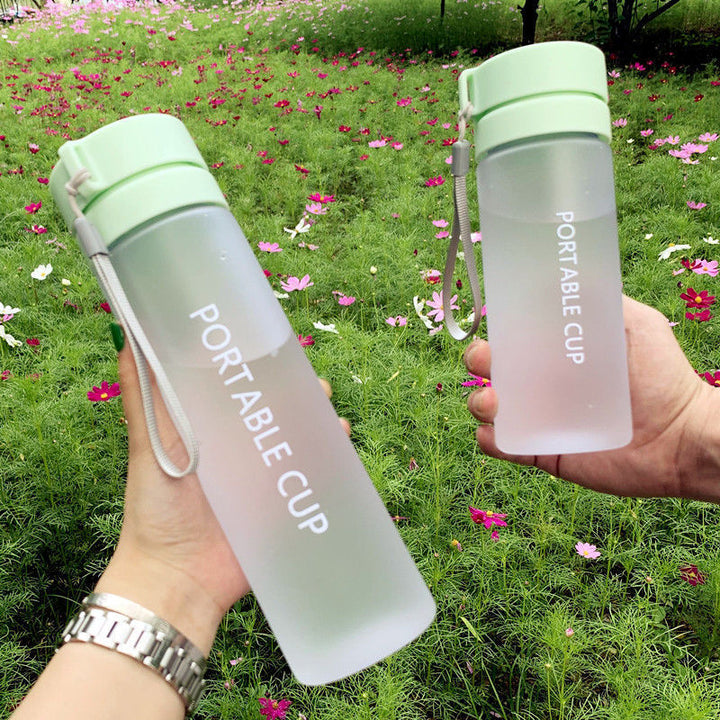 Damen tragbare Wasserflasche mit praktischem Reinigungssystem Karnz