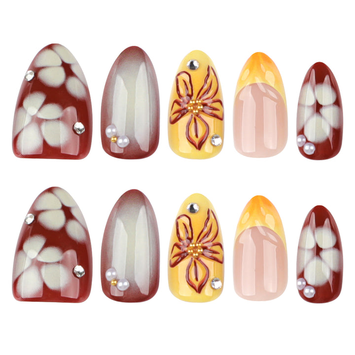 Künstliche Nagelverlängerungen mit floralem Design und Strassverzierungen Karnz