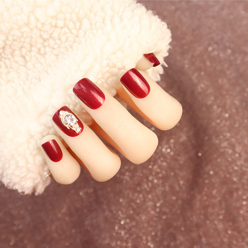 Luxuriöses Press-On-Nail-Art-Set mit Strassakzenten Karnz