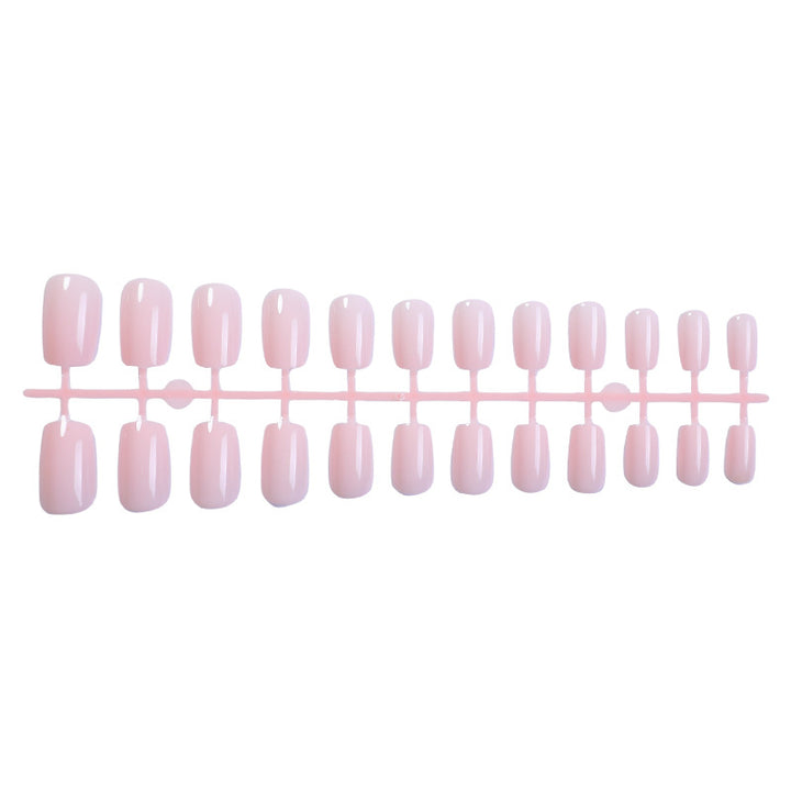 Kunstnagelset mit zartem und transparentem Finish Karnz