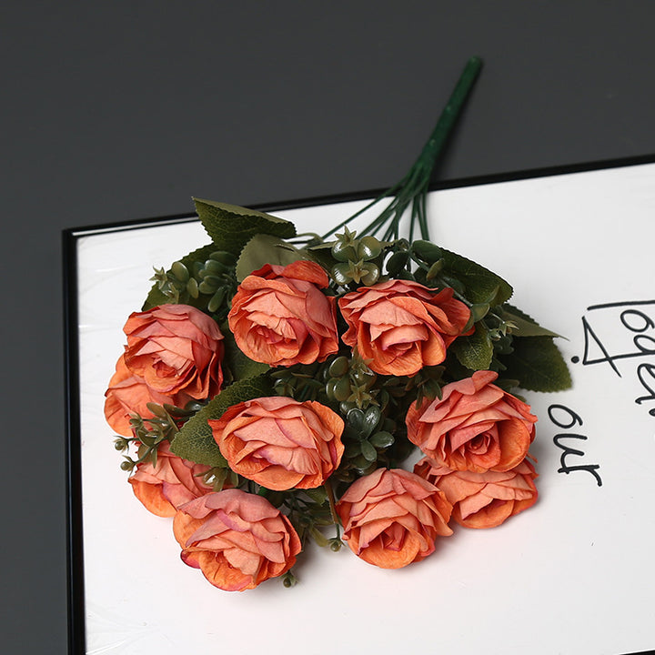 Kunstblumenstrauß für die Innendekoration