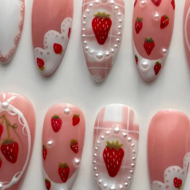 Romantische Herz-Themen Press-On Nagelkunst Karnz