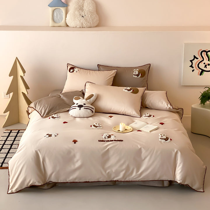 Bettwäsche-Set aus Baumwollsatin mit gestickten Katzen-Applikationen und Zierpaspel