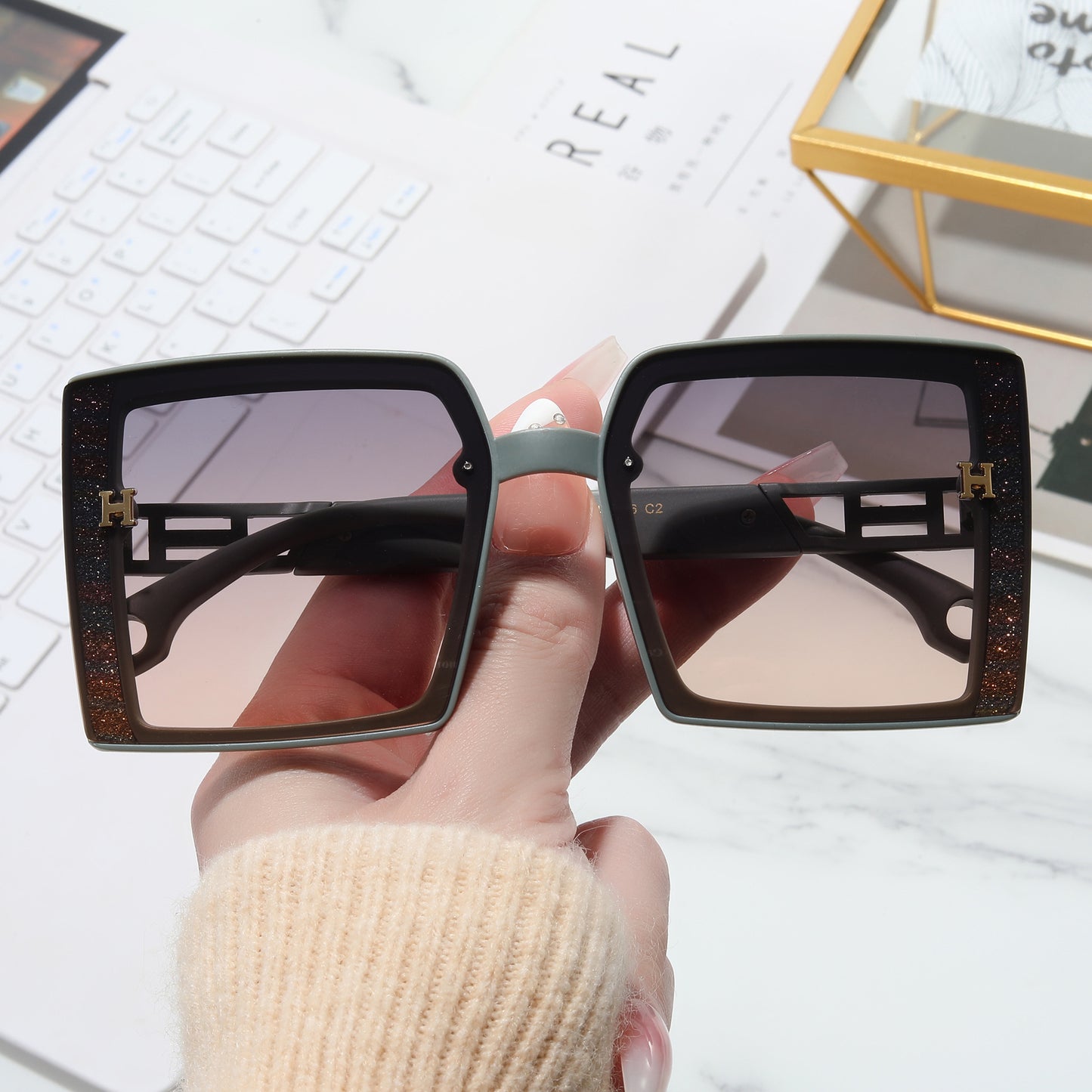 Damen modische Sonnenbrille mit extravagantem, rechteckigem Rahmen Karnz